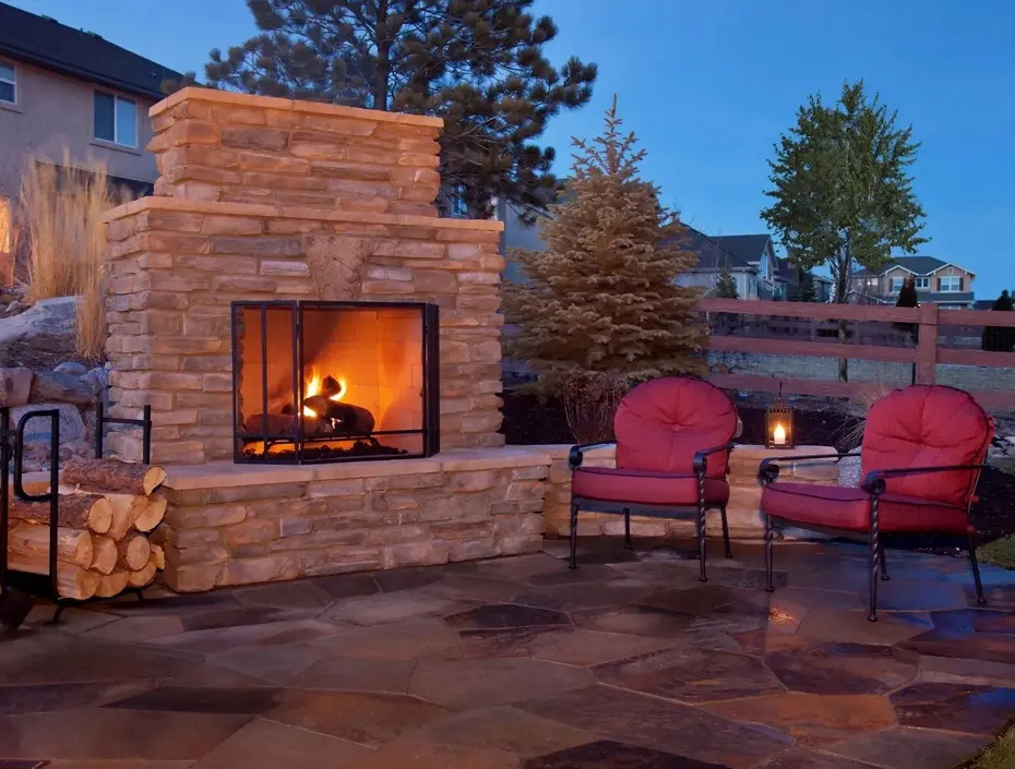 A fire place sitting in the middle of an outdoor patio.